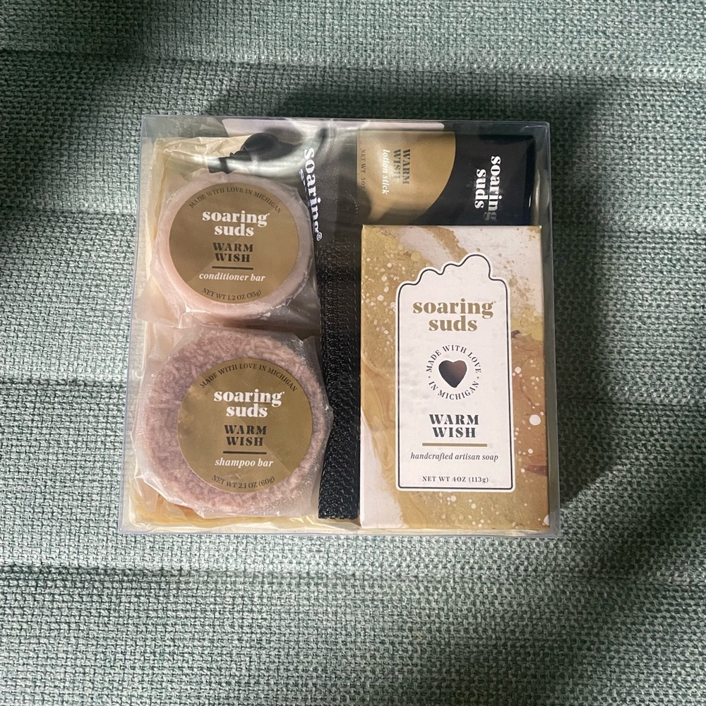 Warm Wish Bath Set - Gold and Black
